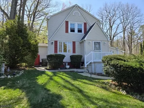 8 Forest Rd, Budd Lake, NJ 07828