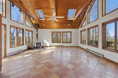 117 Linaberry Rd, Columbia, NJ 07832