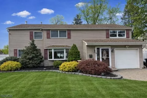 7 Stuart St, Waldwick, NJ 07463