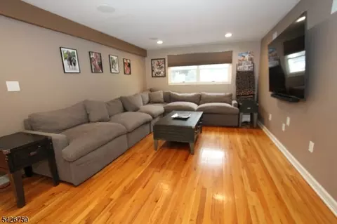7 Stuart St, Waldwick, NJ 07463 photo 8