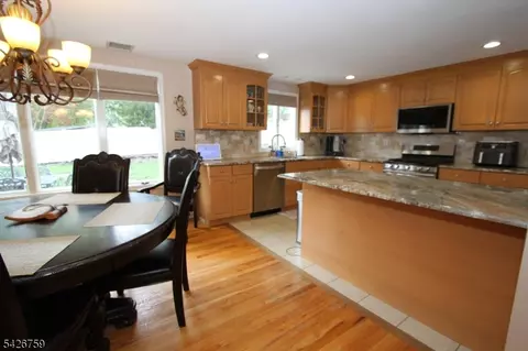 Kitchen - 7 Stuart St, Waldwick, NJ 07463 photo 4 of 5