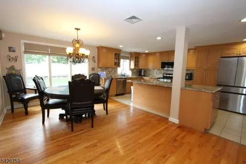 7 Stuart St, Waldwick, NJ 07463 photo 12