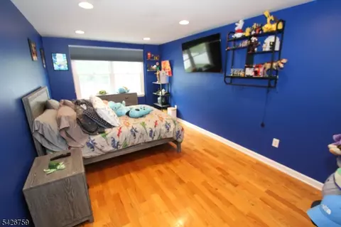 Bedroom - 7 Stuart St, Waldwick, NJ 07463 photo 3 of 6