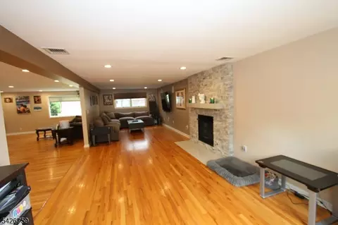 7 Stuart St, Waldwick, NJ 07463 photo 21