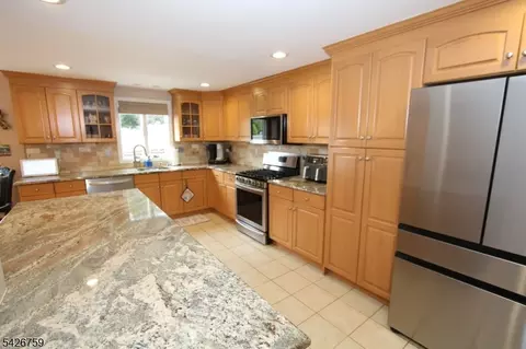 7 Stuart St, Waldwick, NJ 07463 photo 15