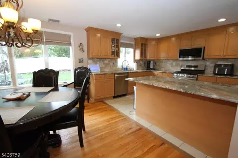 7 Stuart St, Waldwick, NJ 07463 photo 17