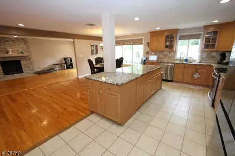 7 Stuart St, Waldwick, NJ 07463 photo 14
