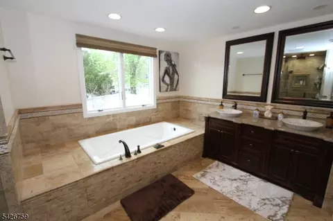 Bath - 7 Stuart St, Waldwick, NJ 07463 photo 4 of 6