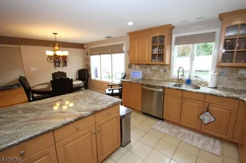 7 Stuart St, Waldwick, NJ 07463 photo 11