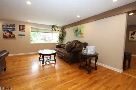 Living - 7 Stuart St, Waldwick, NJ 07463 photo 5 of 6