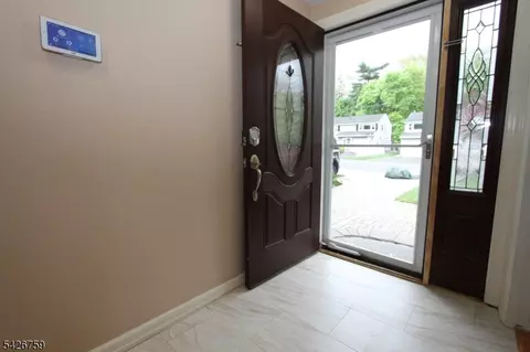 Entry Way - 7 Stuart St, Waldwick, NJ 07463 photo 1 of 2