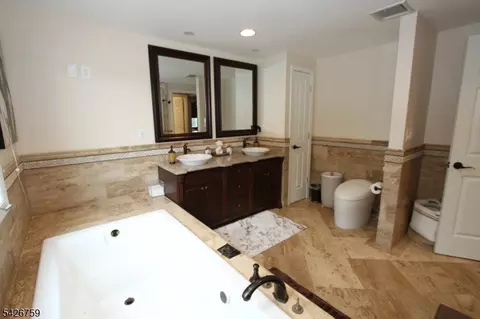 7 Stuart St, Waldwick, NJ 07463 photo 38