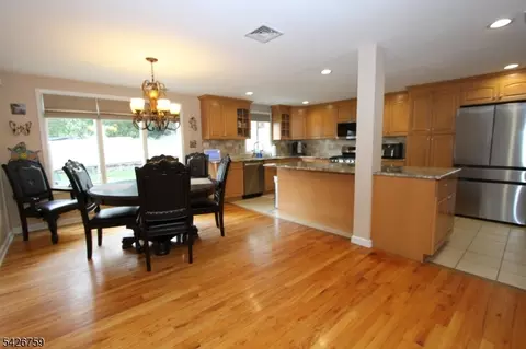 7 Stuart St, Waldwick, NJ 07463 photo 6