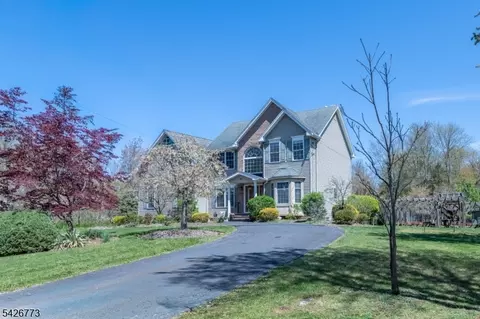 66 Green Valley Dr, Warren, NJ 07059