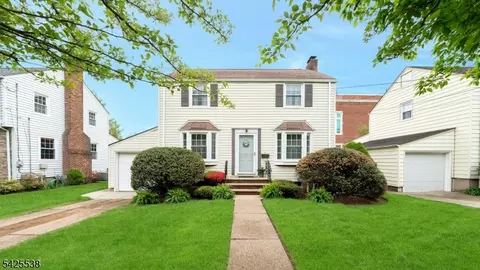 17 Brookdale Rd, Bloomfield, NJ 07003