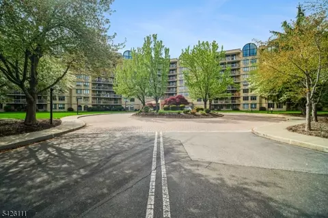 10 Smith Manor Blvd #114, West Orange, NJ 07052