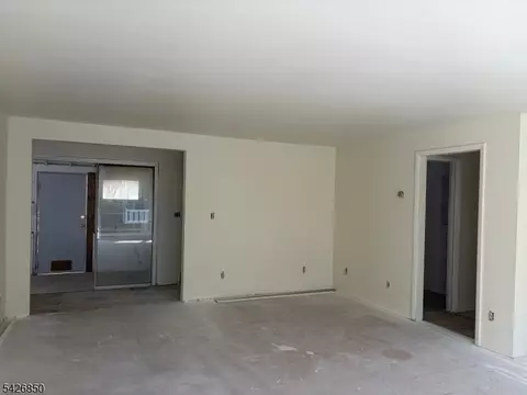 9 Thomas Dr, Hackettstown, NJ 07840 photo 3
