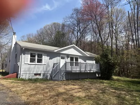 9 Thomas Dr, Hackettstown, NJ 07840