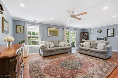 162 Vista Dr #162, Cedar Knolls, NJ 07927
