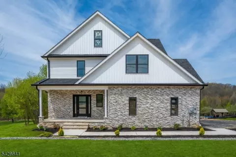 124 Wheatsworth Rd, Hamburg, NJ 07419