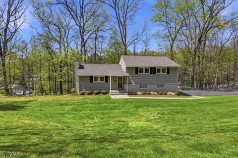 100 Old Fort Rd, Bernardsville, NJ 07924