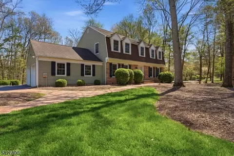 894 Ardsley Ln, Bridgewater, NJ 08807