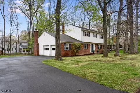 5 Hickory Dr, Morris Plains, NJ 07950