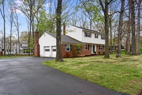 5 Hickory Dr, Morris Plains, NJ 07950