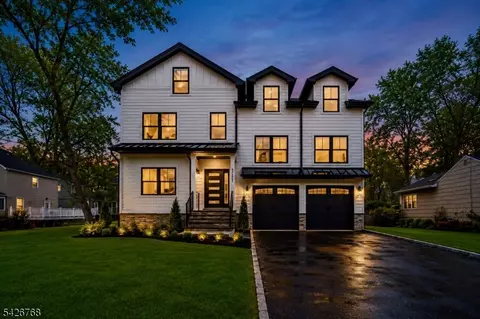 111 N Summit Ave, Chatham, NJ 07928