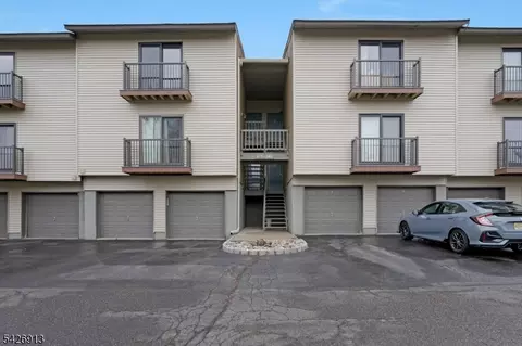 206 Spruce Hills Dr #206, Glen Gardner, NJ 08826
