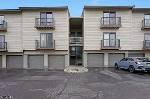 206 Spruce Hills Dr #206, Glen Gardner, NJ 08826
