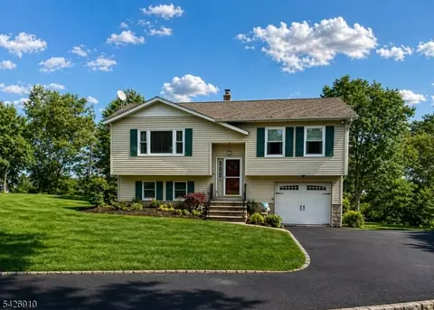 38 Ivy Pl, Glenwood, NJ 07418