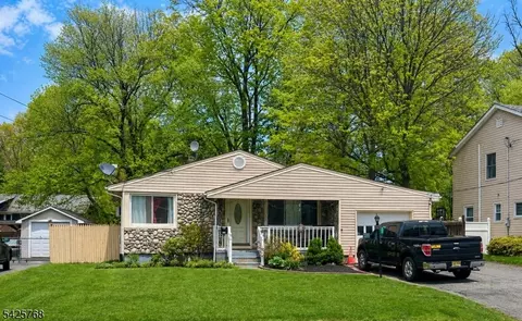 278-280 North Dr, North Plainfield, NJ 07060