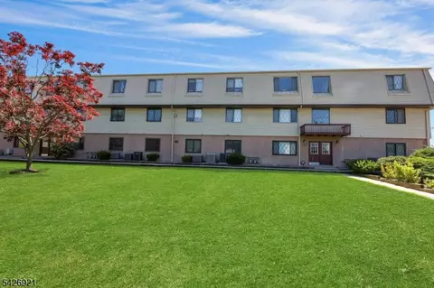 846 Riverside Ave #202, Lyndhurst, NJ 07071