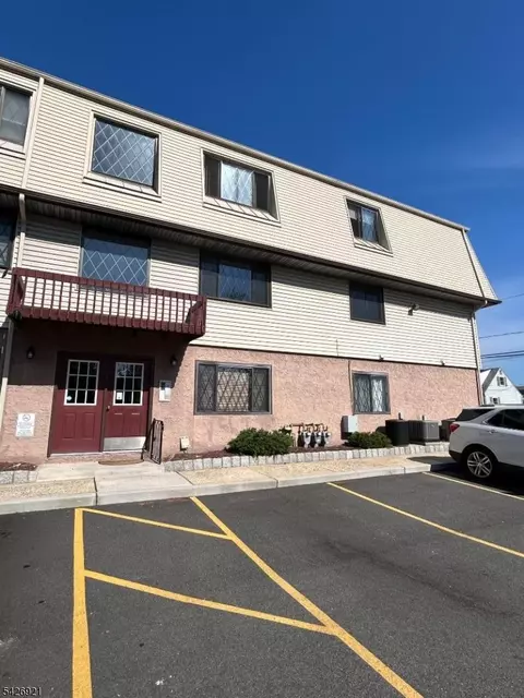 846 Riverside Ave #202, Lyndhurst, NJ 07071