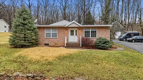 20 Summerfield Rd, Belvidere, NJ 07823