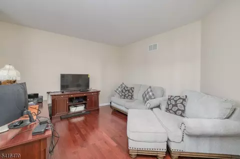 814 Rachel Dr, Franklin, NJ 08322