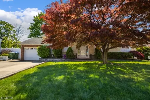 5 Elizabeth Ct, Edison, NJ 08817