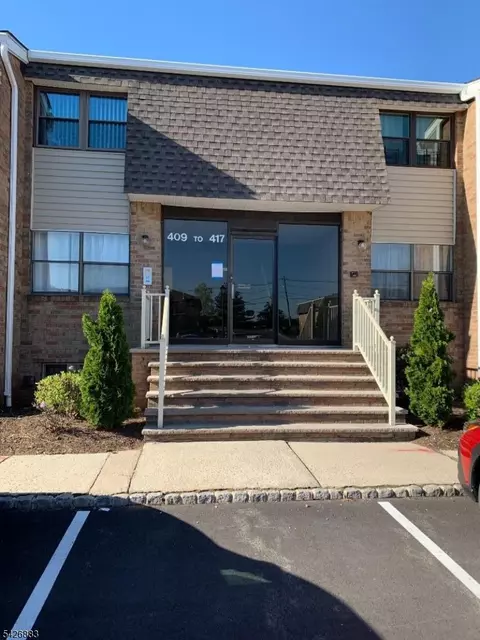 414 Sharon Ct, Woodbridge, NJ 07095