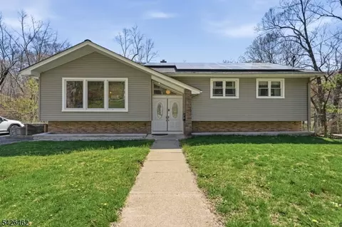 15 Valley Trl, Oak Ridge, NJ 07438