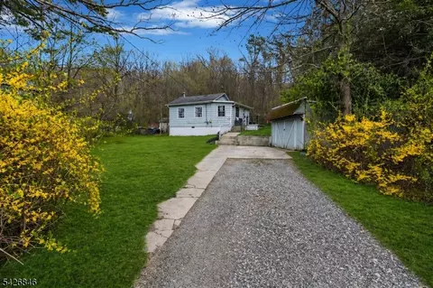 210 Lake Shore Dr, Hewitt, NJ 07421