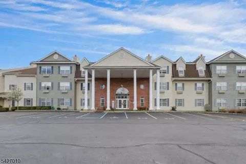 6412 Richmond Rd #6412, West Milford, NJ 07480