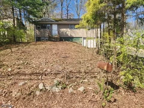 286 Cupsaw Dr, Ringwood, NJ 07456