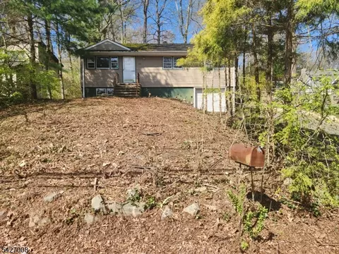 286 Cupsaw Dr, Ringwood, NJ 07456