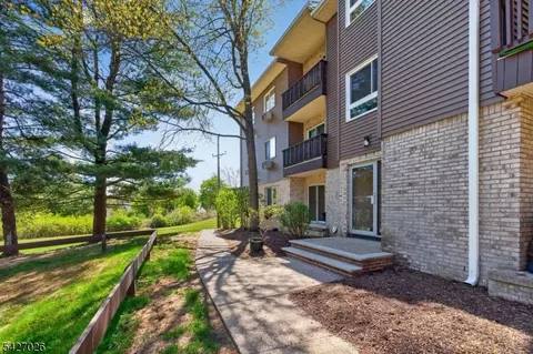 102 Federal Hill Rd #102, Pompton Lakes, NJ 07442