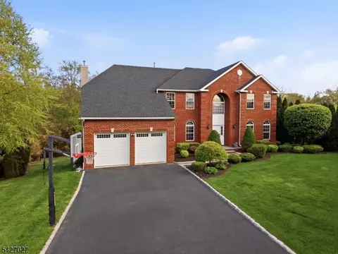 5 Robert Ct, Monroe Township, NJ 08831