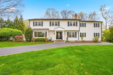 120 Tam O Shanter Dr, Mahwah, NJ 07430