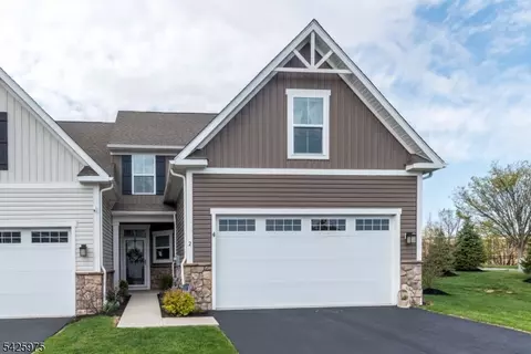 2 Sharp Shinned Ct, Washington, NJ 07882