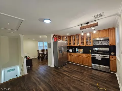 1605 N Wood Ave #E2, Roselle, NJ 07203