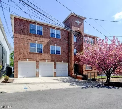 15-21 Oraton St, Newark, NJ 07104